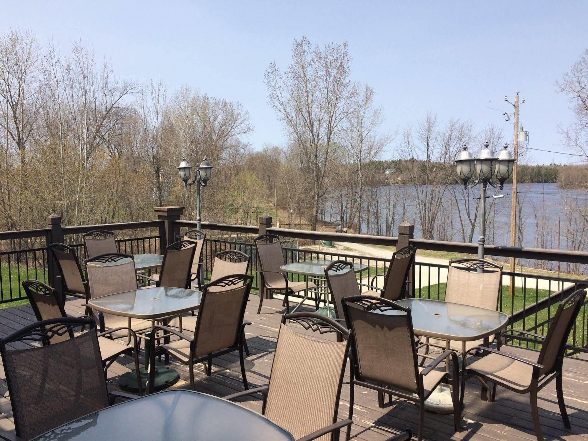 Chateau Logue Hotel Maniwaki Luaran gambar